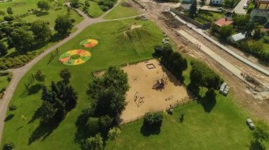 Oyun parkı Wladyslawa Lokietka Wloclawek Plac Zabaw Hava Görüntüsü Polonya. Yüksek kalite 4k görüntü