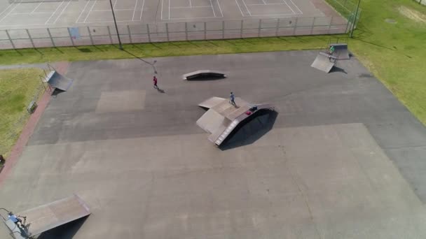 Skatepark Dětské Hřiště Ostroleka Boiska Aerial View Polsko Vysoce Kvalitní — Stock video