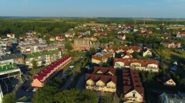 Güzel Peyzaj Apartmanları Rewal Piekny Krajobraz Hava Manzarası Polonya. Yüksek kalite 4k görüntü