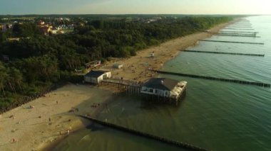 Pier Ustronie Morskie Molo Busola İçki Çubuğu Hava Görüntüsü Polonya. Yüksek kalite 4k görüntü