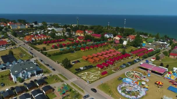 美しい風景の家Jaroslawiec Krajobraz Domki空中ビューポーランド 高品質4K映像 — ストック動画