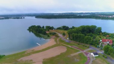 Güzel Panorama Gölü Elk Jezioro Sahili Plaza Krajobraz Hava Görüntüsü Polonya. Yüksek kalite 4k görüntü