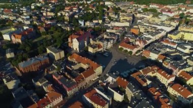 Eski kasaba pazarı Gniezno Rynek, Miasto Hava Manzarası Polonya 'ya bakıyor. Yüksek kalite 4k görüntü