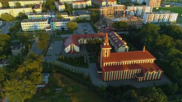 Церковный Парк Zevski Ruzciol Kosciol Jana Ket Sunset Aerial Poland — стоковое видео