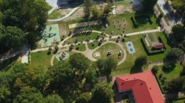 Çocuk parkı Konskie Plac Zabaw Hava Görüntüsü Polonya. Yüksek kalite 4k görüntü