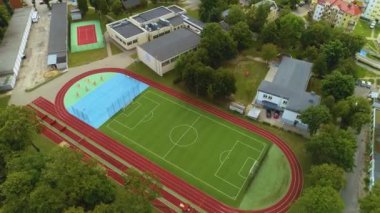 Futbol Sahası Okulu Pila Boisko Szkola Hava Görünümü Polonya. Yüksek kalite 4k görüntü