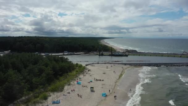 Pantai Breakwater Mrzezyno Plaza Falochron Pemandangan Udara Polandia Rekaman Berkualitas — Stok Video