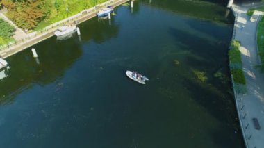 Güzel Tekne Güzel Opera Nova Nehri Brda Bydgoszcz Rzeka Hava Manzarası Polonya. Yüksek kalite 4k görüntü