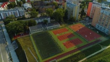 Tenis kortları Gorzow Wielkopolski Korty Tenisowe Hava İzleme Polonya. Yüksek kalite 4k görüntü