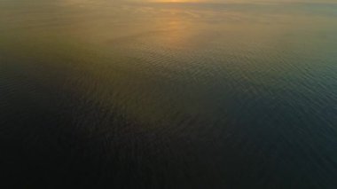 Güzel Sahil Günbatımı Katy Rybackie Plaza Zachod Slonca Hava Manzaralı Polonya. Yüksek kalite 4k görüntü