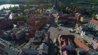 Eski kasaba pazarı Gniezno Rynek, Miasto Hava Manzarası Polonya 'ya bakıyor. Yüksek kalite 4k görüntü