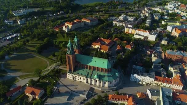 Панорама Готический Собор Старый Город Gniezno Katedra Bazylika Воздушный Вид — стоковое видео