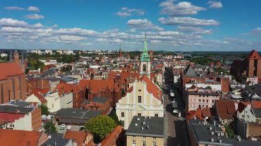 Eski Kasaba Kilisesi Torun Kosciol Miasto Hava Manzarası Polonya 'ya bakıyor. Yüksek kalite 4k görüntü