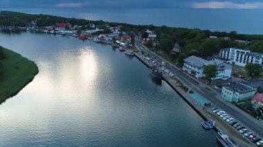 Güzel manzara Dziwnow Limanı Piekny Krajobraz Hava Manzarası Polonya. Yüksek kalite 4k görüntü