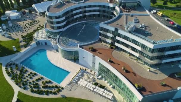 美丽的哥白尼酒店Torun Spa Basen Pool Aerial View Poland 高质量的4K镜头 — 图库视频影像