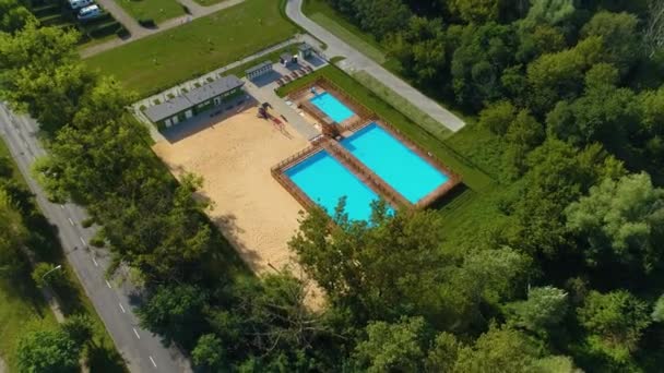 Açık Yüzme Havuzu Torunu Parlak Basen Hava Görüntüsü Polonya Yüksek — Stok video