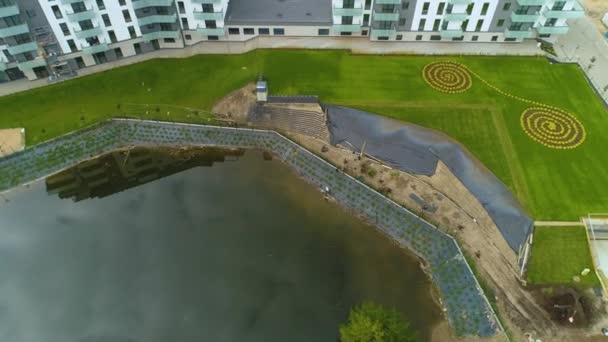 Apartments Pond Staw Glinianki Pila Domy Osiedle Aerial View Poland — Videoclip de stoc