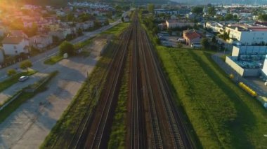 Panorama Demiryolu, Rumia Krajobraz Tory Kolejowe Hava Görüntülü Polonya 'yı izliyor. Yüksek kalite 4k görüntü