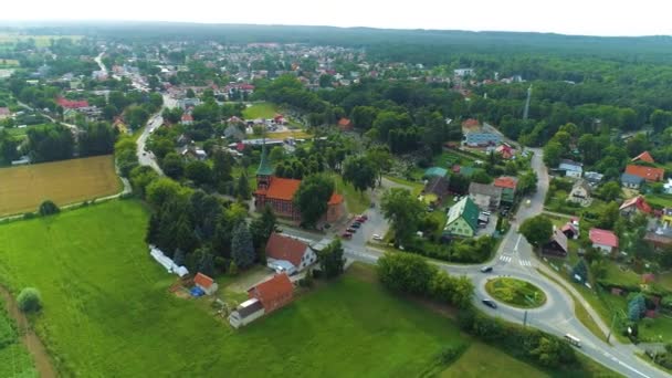 Vacker Landskapskyrka Stegna Kosciol Antenn View Poland Högkvalitativ Film — Stockvideo