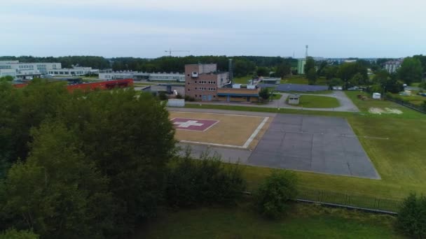 Helipad Hospital Ostroleka Ladowisko Helikoptera Szpital Aerial View Polen Hoge — Stockvideo