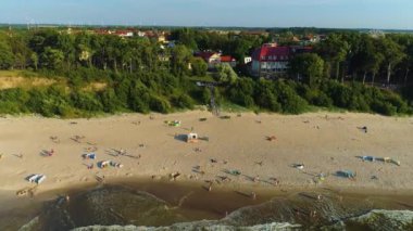 Sahil Baltık Denizi Rewal Plaza Morze Baltyckie Hava Manzaralı Polonya. Yüksek kalite 4k görüntü