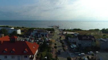 Jastarnia 'daki İskelenin Panoraması Molo Hava Görüntüsü Polonya. Yüksek kalite 4k görüntü