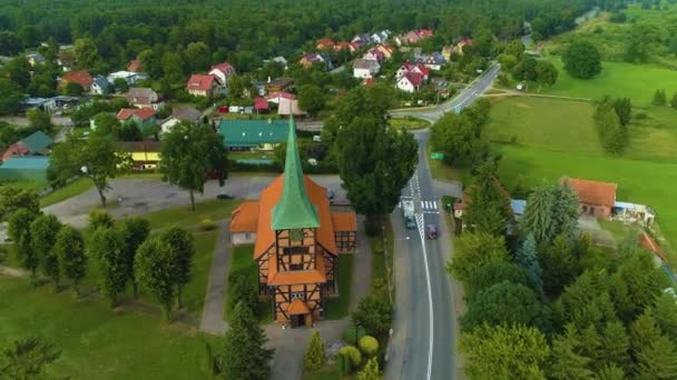 美しい景観教会Stegna Kosciol航空ビューポーランド 高品質4K映像 — ストック動画