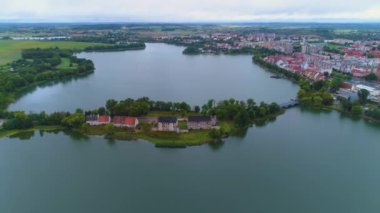 Güzel Peyzaj Kalesi Elk Jezioro Gölü Harabeleri Mahvolmuş Zamku Havadan Görünümü Polonya. Yüksek kalite 4k görüntü