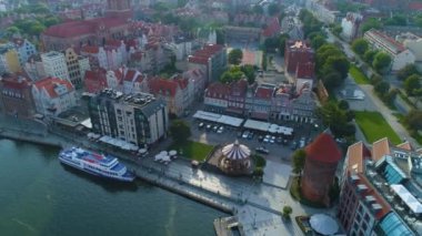 Atlıkarınca Motlawa Balık Pazarı Gdansk Karuzela Targ Rybny Hava Görünümü Polonya. Yüksek kalite 4k görüntü