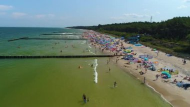 Plaj Baltık Denizi Jaroslawiec Plaza Morze Baltyckie Hava Manzaralı Polonya. Yüksek kalite 4k görüntü