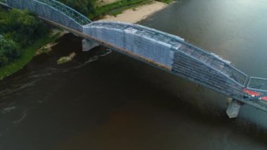 Güzel Pilsudski Köprüsü Vistula Torun Wisla Havacılık Manzarası Polonya. Yüksek kalite 4k görüntü
