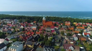 Jastarnia 'daki Kilisenin Panoraması Kosciol Hava Manzarası Polonya. Yüksek kalite 4k görüntü