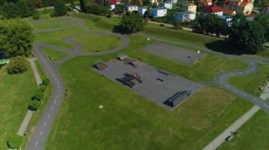 Zastawnika Meydanı 'ndaki kaykay parkı Lubin Skwer Havacılık Görünümü Polonya. Yüksek kalite 4k görüntü