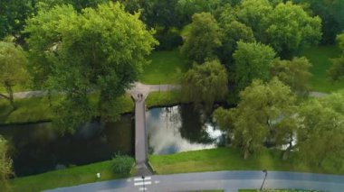 Köprü Parkı Sienkiewicza Wloclawek Polonya 'nın En Havadan Görünümü. Yüksek kalite 4k görüntü