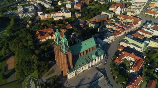 Catedral Gótica Cidade Velha Gniezno Katedra Bazylika Vista Aérea Polônia — Vídeo de Stock