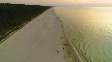Güzel Sahil Günbatımı Katy Rybackie Plaza Hava Manzarası Polonya. Yüksek kalite 4k görüntü