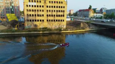 Motorboat River Motlawa Gdansk Srodmiescie Motorowka Hava Manzaralı Polonya. Yüksek kalite 4k görüntü