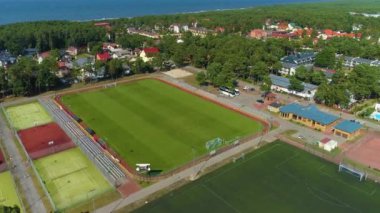 Futbol Sahası Niechorze Boisko Pilkarskie Hava Görüntüsü Polonya. Yüksek kalite 4k görüntü