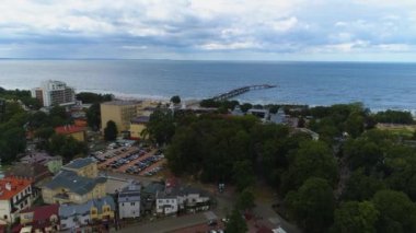 . Panorama İskelesi Baltık Denizi Miedzyzdroje Molo Plaza Havadan Görünümü Polonya. Yüksek kalite 4k görüntü