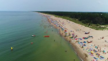 Dabki Plaza 'daki Baltık Denizi Plajı Morze Baltyckie Hava Görüntüsü Polonya. Yüksek kalite 4k görüntü