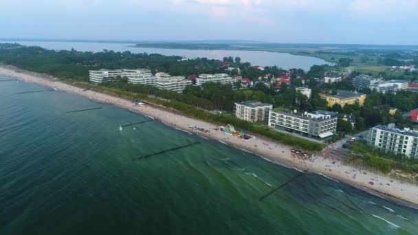 美丽的海滩公寓Mielno Plaza Hotele Aerial View Poland 高质量的4K镜头 — 图库视频影像
