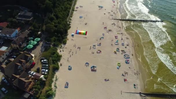 波罗的海海滩Niechorze Plaza Morze Baltyckie Aerial View Poland 高质量的4K镜头 — 图库视频影像