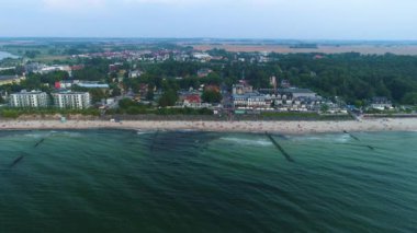Panorama Güzel Plajı Mielno Plaza Havacılık Merkezi Polonya. Yüksek kalite 4k görüntü