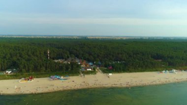 Güzel Plaj Ormanı Stegna Plaza Las Aerial View Polonya. Yüksek kalite 4k görüntü