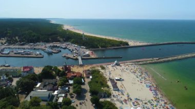 Ustka Ruchomy 'deki Liman Hareketli Köprüsü. Polonya' nın En Havadan Görünümü. Yüksek kalite 4k görüntü