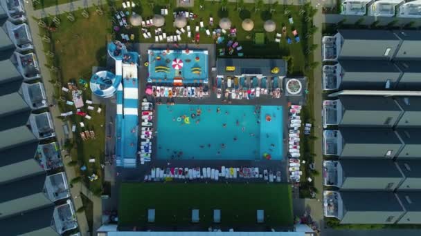 Zwembad Vakantiepark Mielno Basen Uitzicht Vanuit Lucht Polen Hoge Kwaliteit — Stockvideo
