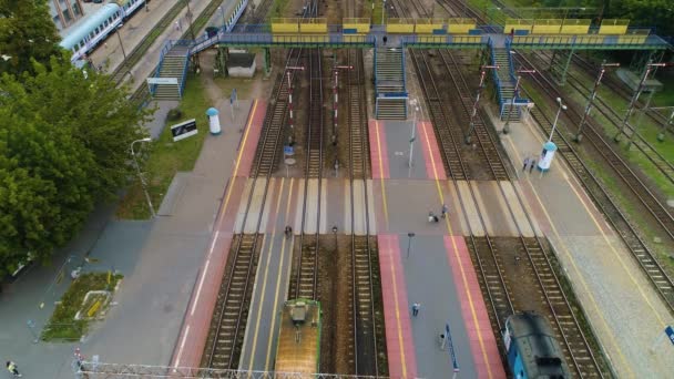 Vasútállomás Pályák Footbridge Bialystok Dworzec Kolejowy Aerial View Lengyelország Kiváló — Stock videók