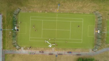Tenis kortu Tembel Kort do Tenisa hava manzaralı Polonya. Yüksek kalite 4k görüntü
