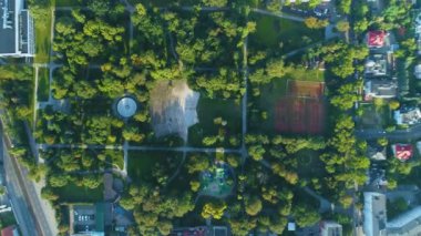 Bydgoszcz Parkı 'ndaki Top Down Halk Parkı Ludowy Hava Manzarası Polonya. Yüksek kalite 4k görüntü