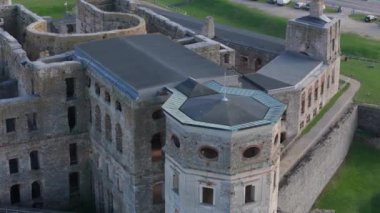 Ujazd Hava Manzaralı Polonya 'daki Krzyztopor Kalesi harabeleri. Yüksek kalite 4k görüntü